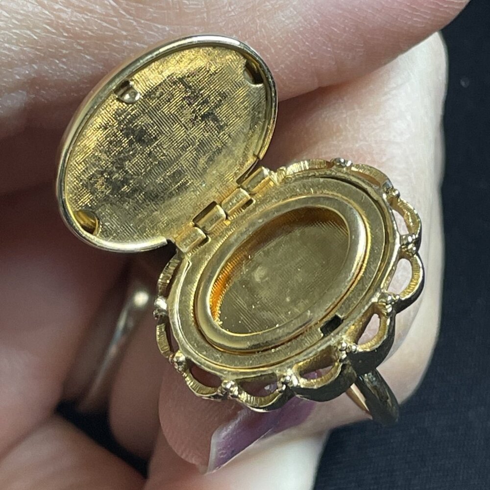 Vintage 1970s Signed Avon Floral Porcelain Locket Ring Gold-tone Sz 6.5 - 7.25 - Picture 8 of 10